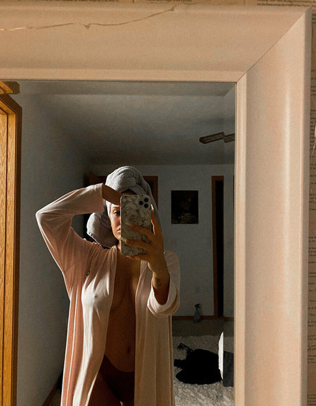 Rochelllle nude pornstar img