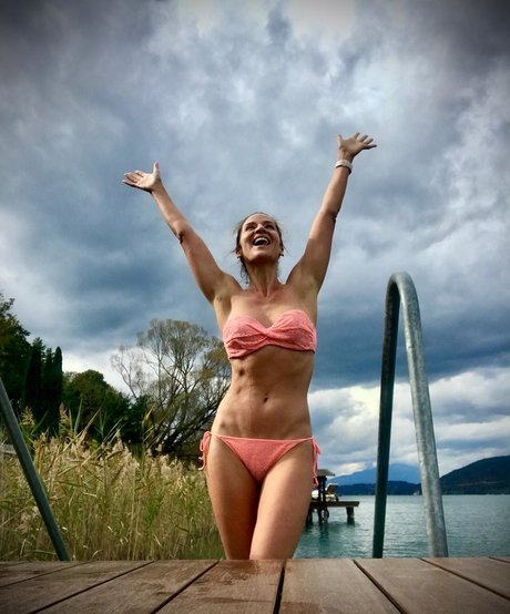 Amanda Byram star sexy img