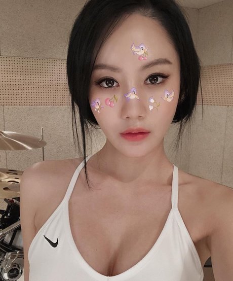 A Yeon star nude img