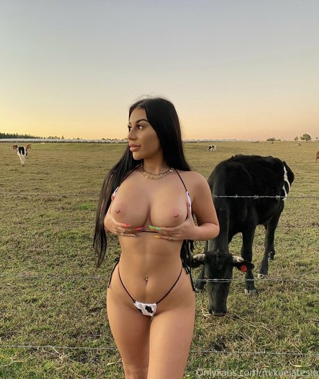 Mikaelatesta modelo sexy galerías