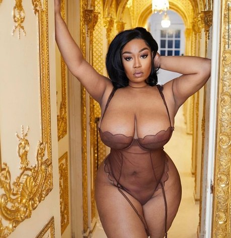 brittney tonee nus étoiles images