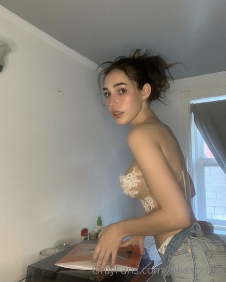 Julia Bright estrella porno exclusiva foto