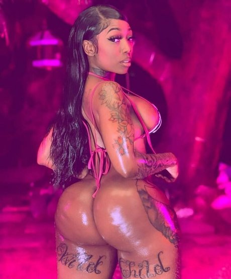 Summerntae modèle pornographique archive