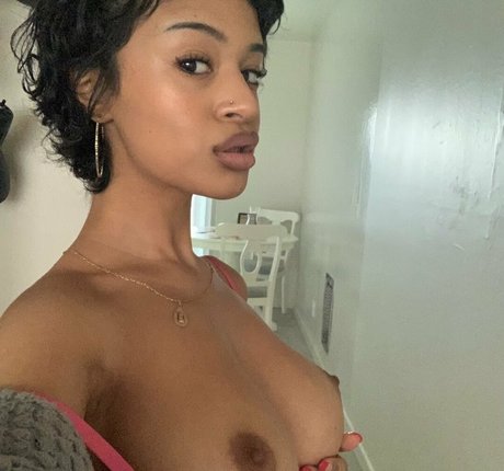 chupando tetas onlyfans desnudos bonitos imagen