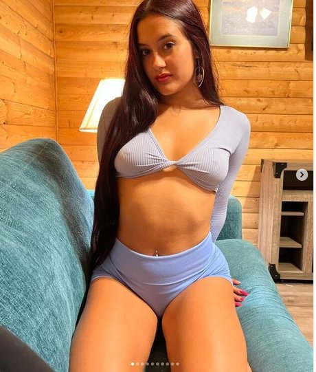Keona Dove model perfect pictures