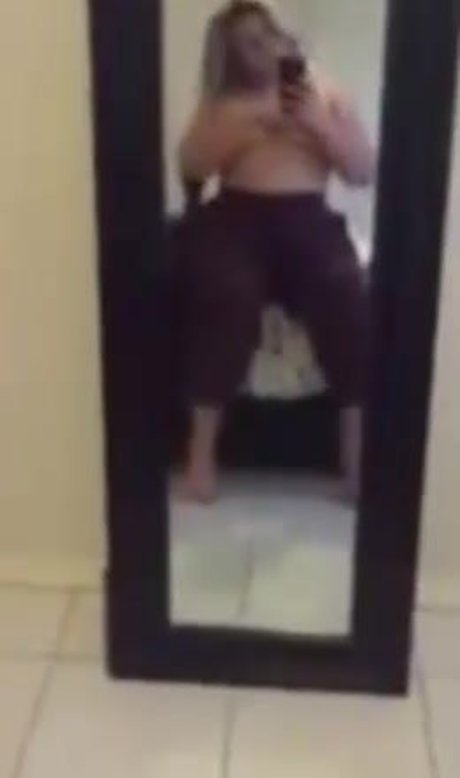 Sabella Monize star du porno adulte images