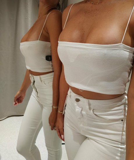 danielabratty modèle parfait des photos