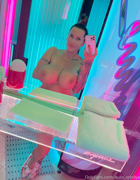 Laura Orsolya sexe de star du porno image