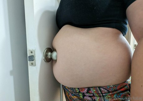 Agirlwholikestoeat actrice artistique galerie