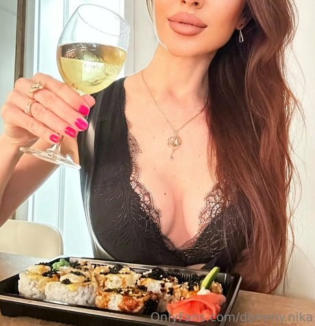 dommy nika hermosa estrella porno imágenes