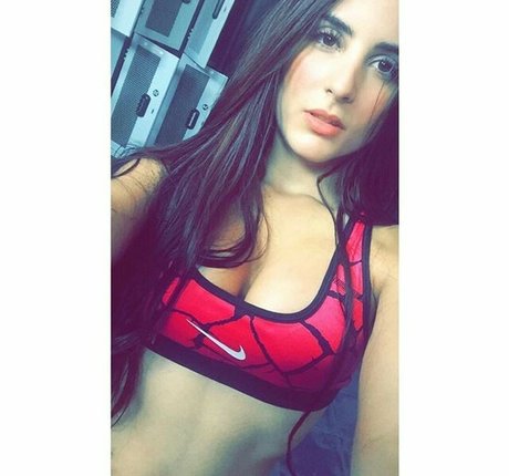 Estefania Sierra étoile nue galerie