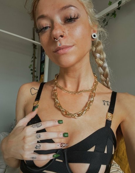 Inbedwithbambi modèle érotique images