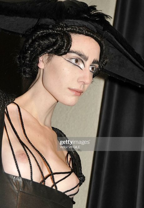 Amelie Lens nude star pics