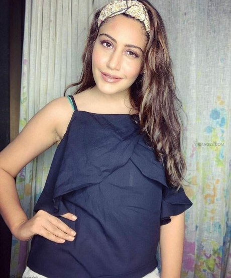 Surbhi Chandna estrella archivo