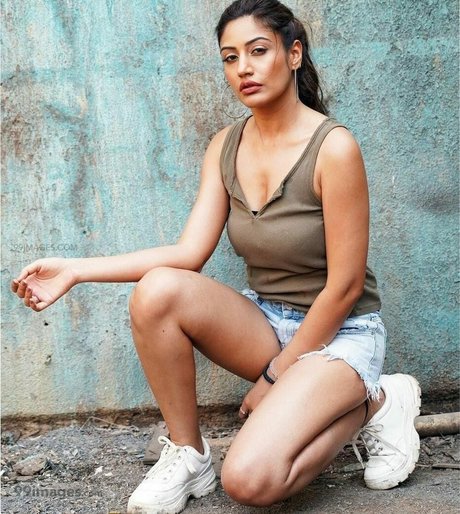 Surbhi Chandna bonita modelo archivo