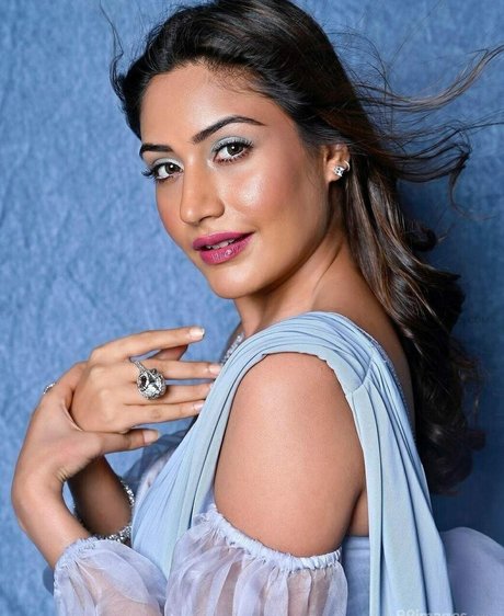 Surbhi Chandna actriz de alta calidad galerías
