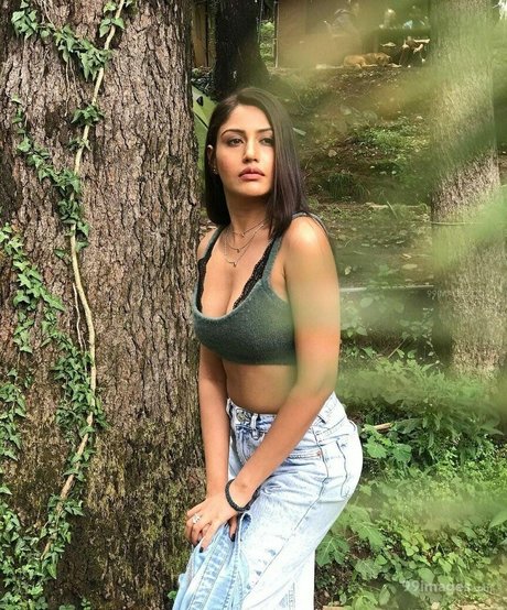 Surbhi Chandna desnudos estrella imagen