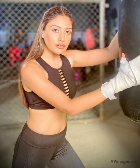 Surbhi Chandna belle étoile image