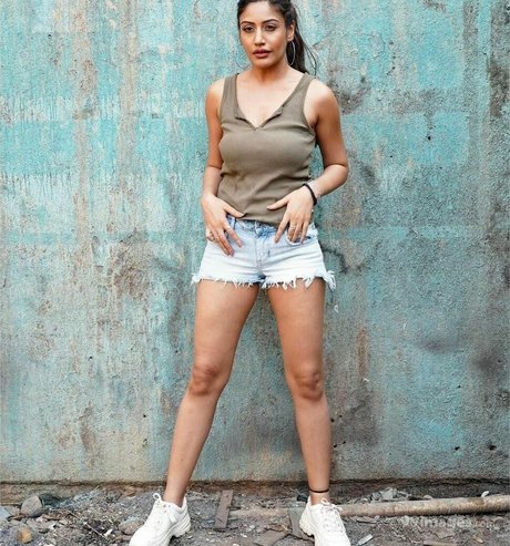 Surbhi Chandna modelo archivo