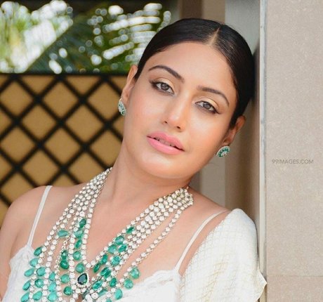 Surbhi Chandna estrella pornografica imágenes