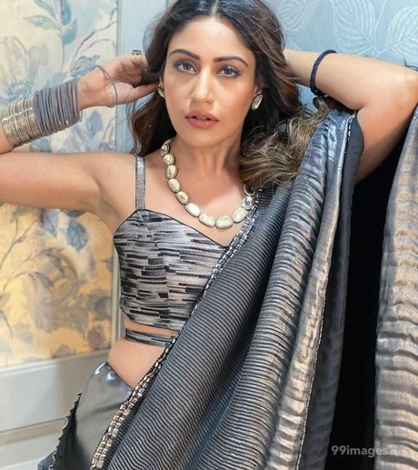 Surbhi Chandna actriz desnuda archivo