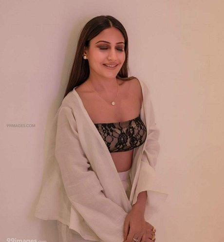 Surbhi Chandna actriz sexual archivo