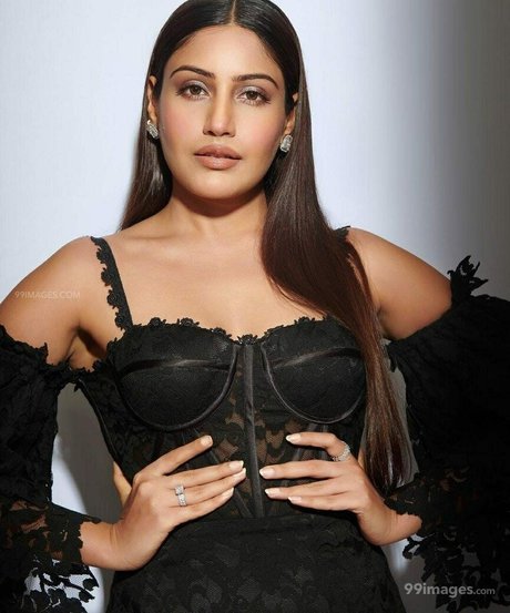 Surbhi Chandna star du porno nue photos