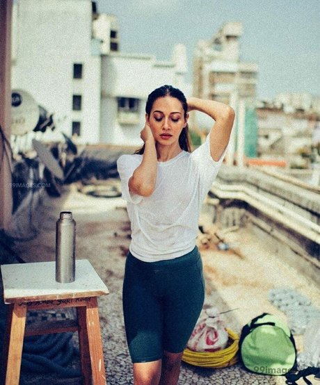 Aahana Kumra modelo gratis imagen