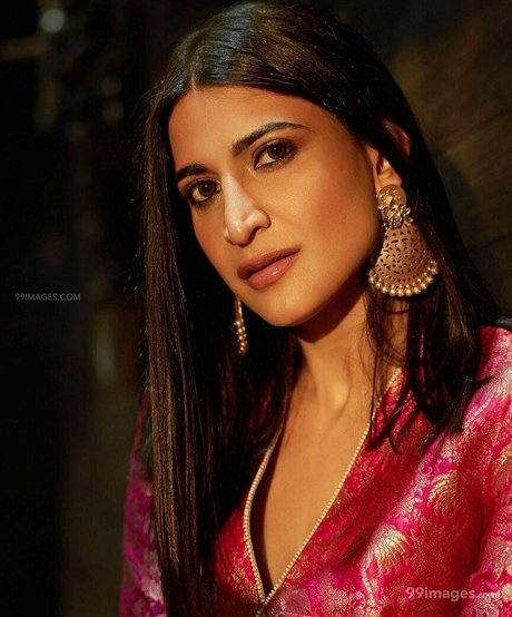 Aahana Kumra actrice artistique galerie