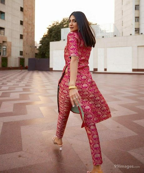 Aahana Kumra buen modelo imágenes