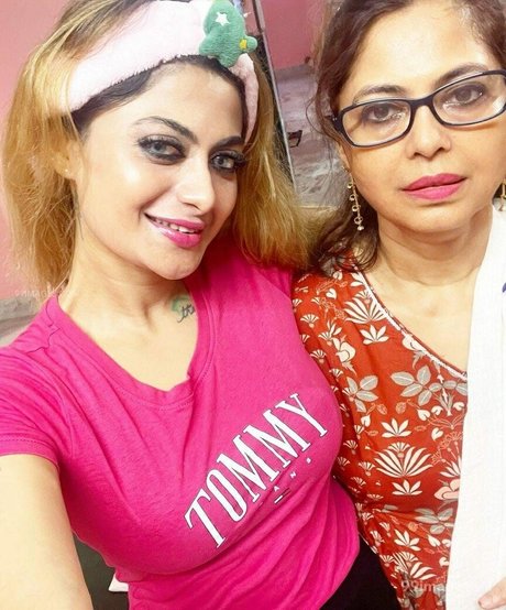 Suhaani Laskar star érotique img