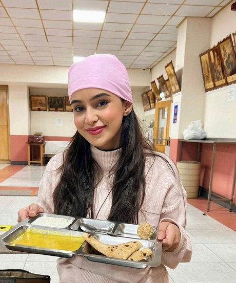 Ankitta Sharma estrella del arte foto