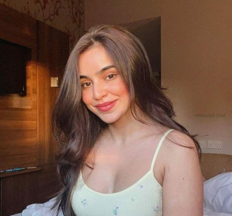 Ankitta Sharma jolie étoile img