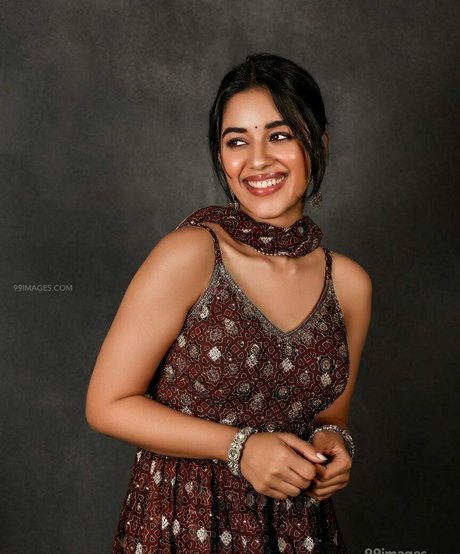 Mirnalini Ravi actrice érotique img