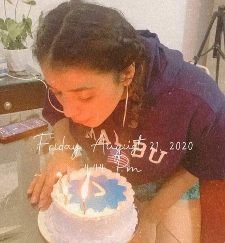 Ketika Sharma estrella del arte galería