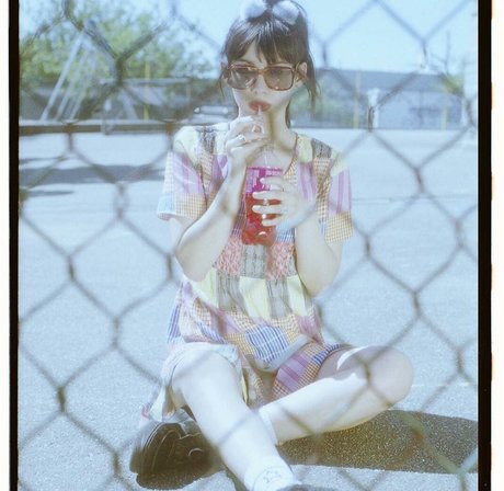 Hannah Marks desnudos de estrellas imagen