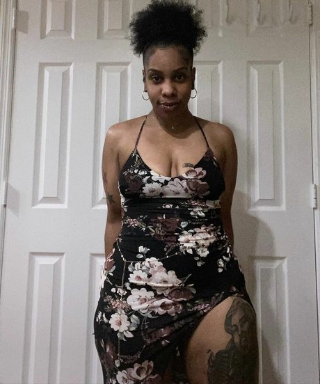 AmberTamar nude model pictures
