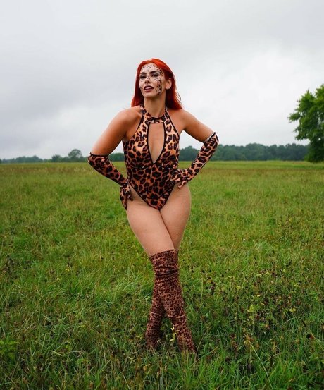 Alicia Atout modelo hd archivo