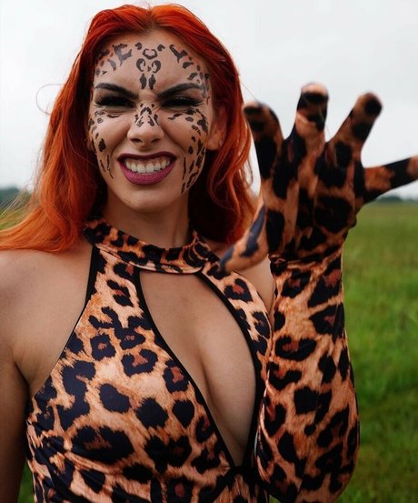 Alicia Atout arte modelo galerías