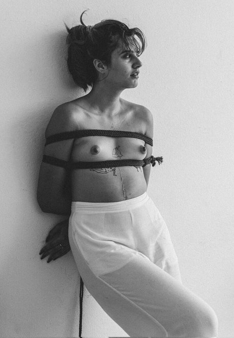 Isa Provati modèle hd galeries