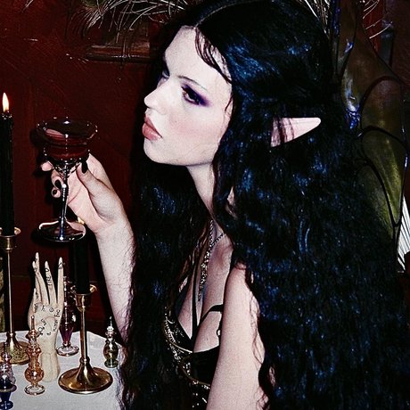 Emma Karla Peet estrella porno caliente imagen