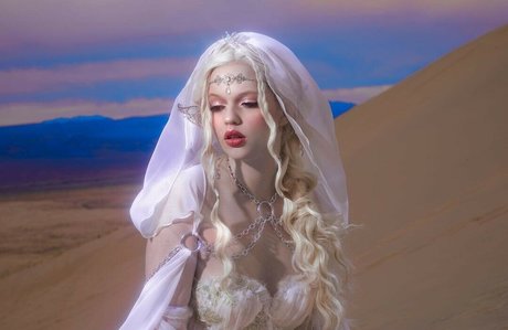 Emma Karla Peet actriz de desnudos fotos