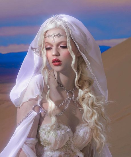 Emma Karla Peet modèle nu collection