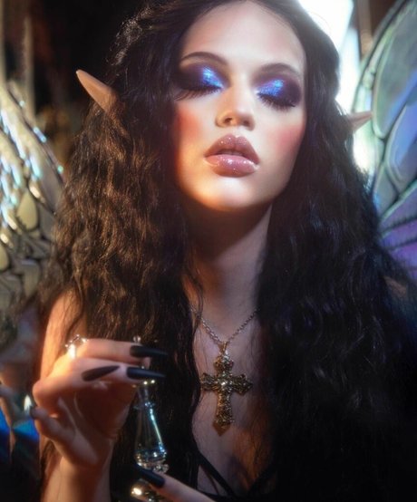 Emma Karla Peet modèle sexy photo