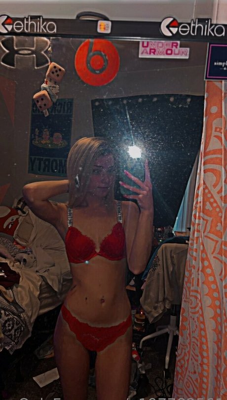 Sydnee Nelson actriz atractiva archivo