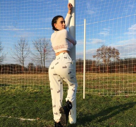 Ivana S_ estrella porno perfecta imagen