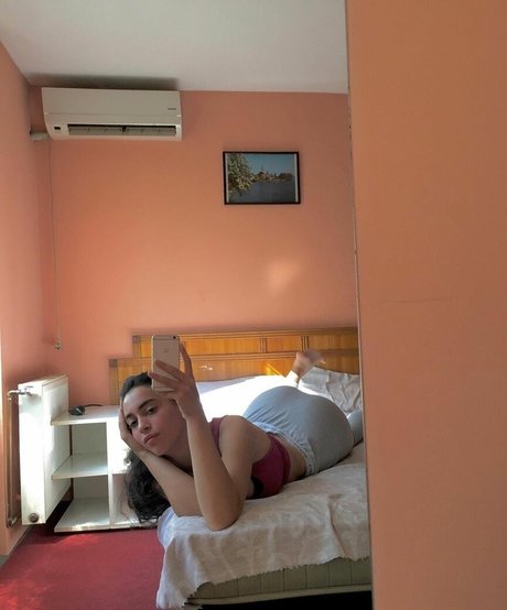 Ivana S_ estrella porno caliente imagen