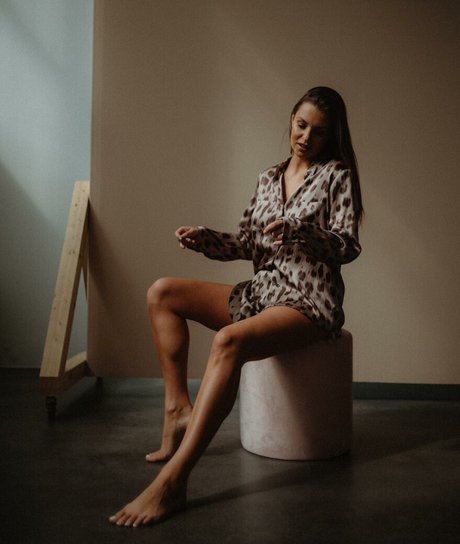 Laura Wontorra haut de star du porno img