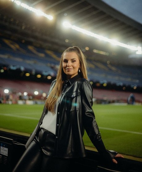 Laura Wontorra desnudos estrella porno recopilación