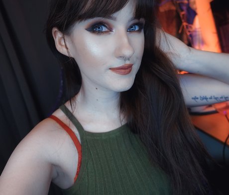 Ashi modelo adulto galería